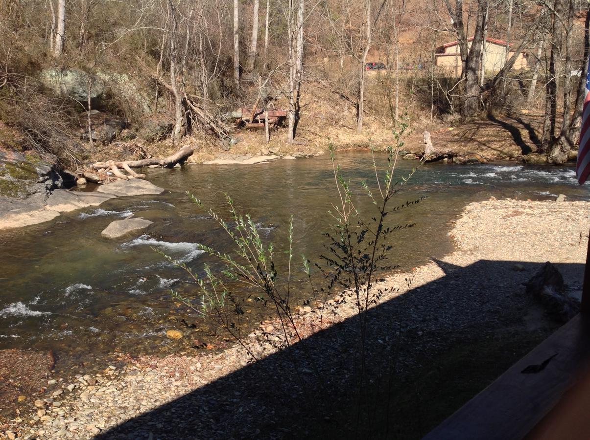 Qualla And Cherokee Near Casino Motel *
