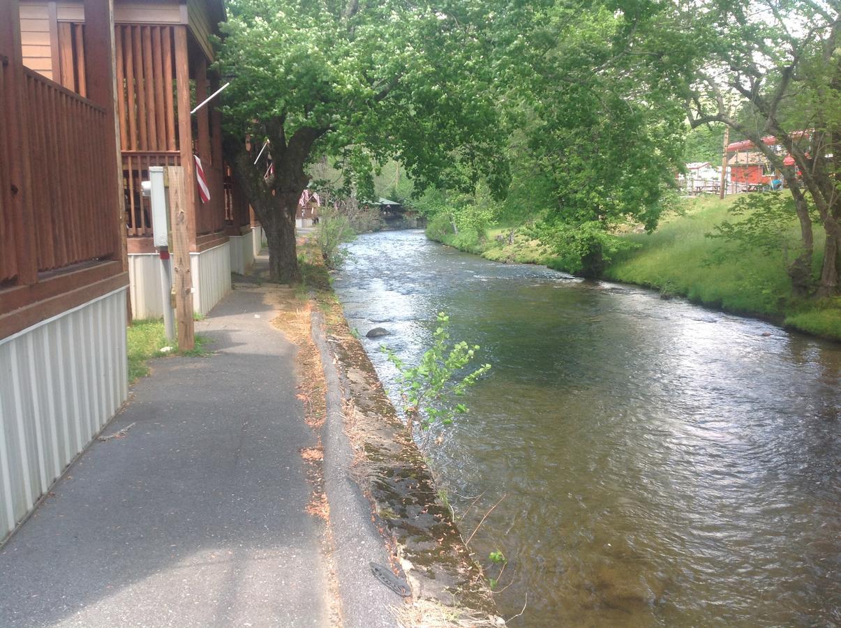 Qualla And Cherokee Near Casino Motel Whittier